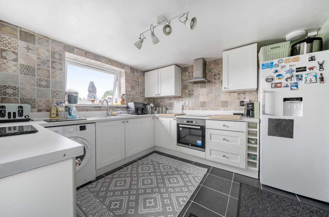 Neath Road, Ystradgynlais, Swansea, SA9 1PR